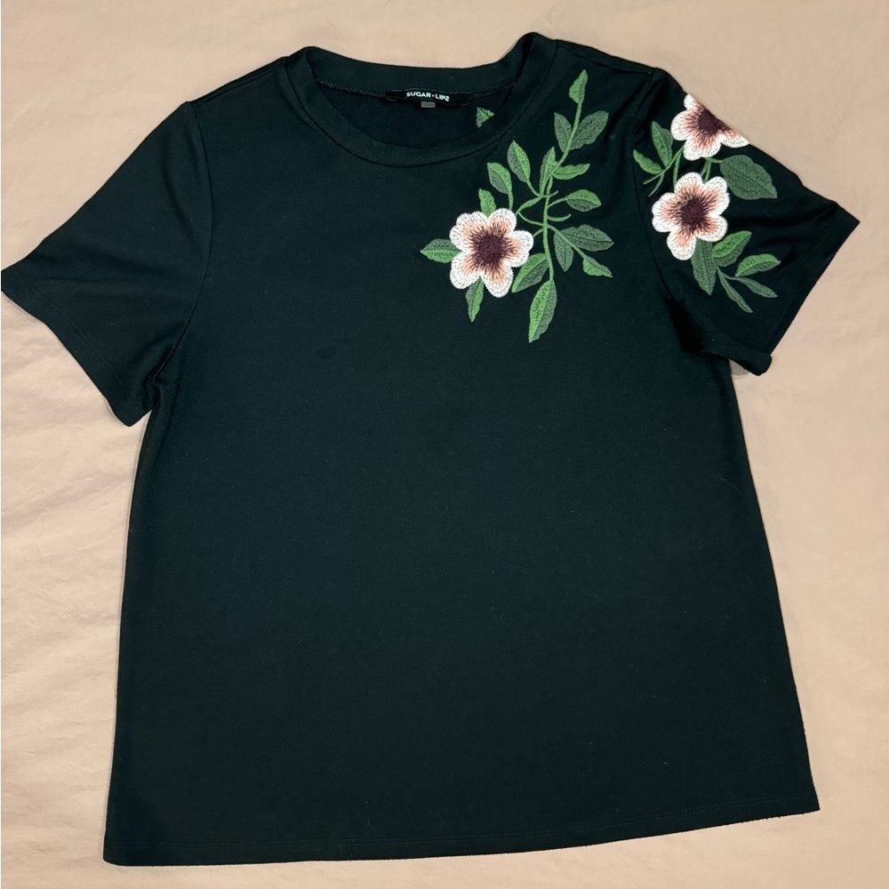Sugar + Lips Size Medium Knit Shirt w Floral Embroidery